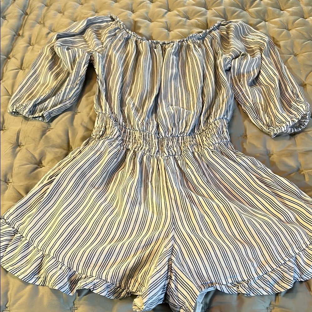 3 for 30$ Hollister Striped Off-Shoulder Romper - Picture 1 of 6